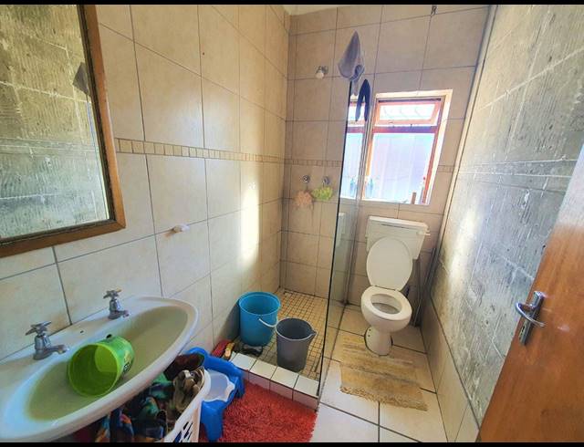 2 BEDROOM HOUSE TO LET IN RICHMOND ESTATE